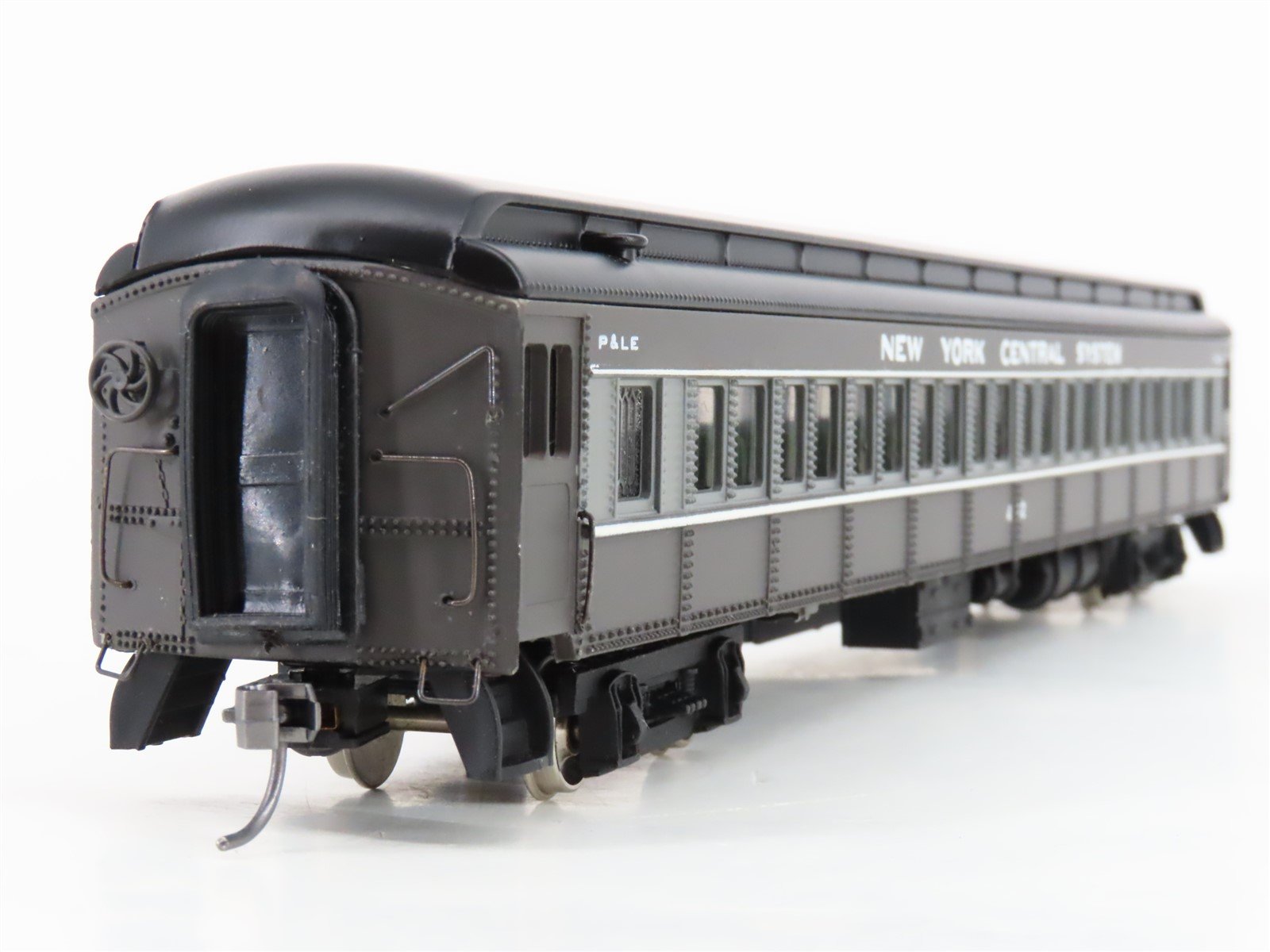 HO Bachmann Spectrum 89102 P&LE New York Central System Coach Passenger #412