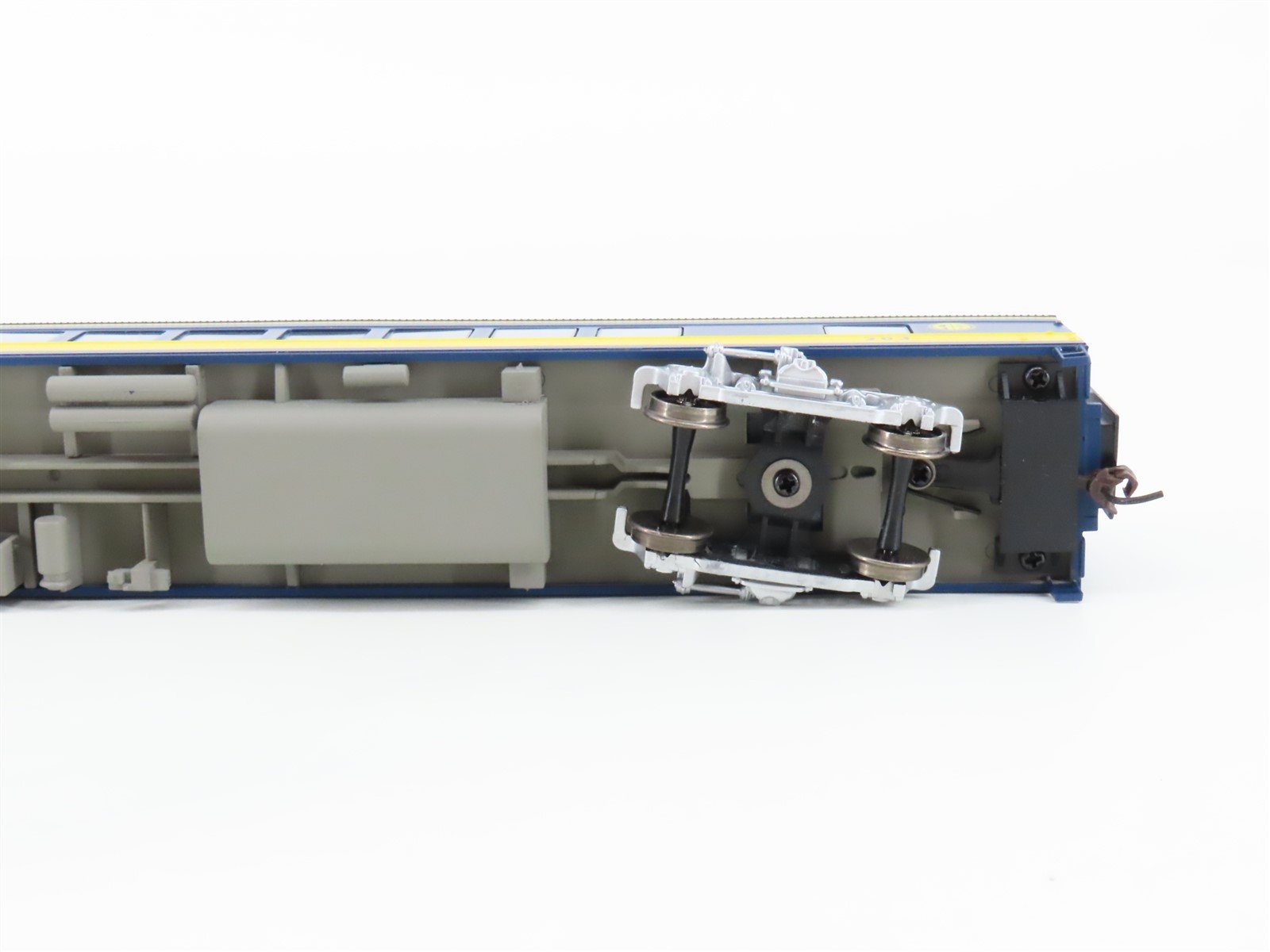 HO Scale Rivarossi RT600035 ARR Alaska Railroad Coach Passenger Car #203