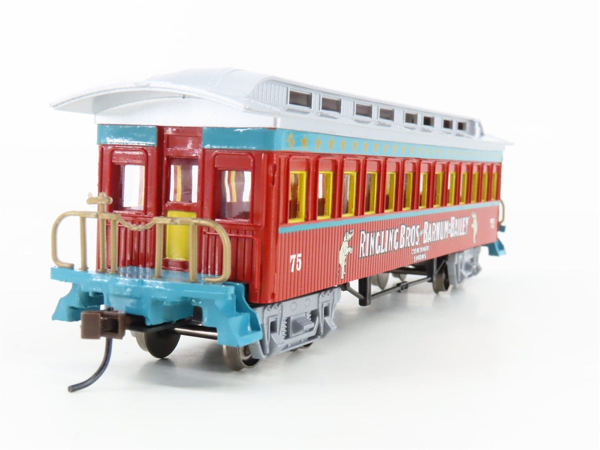 HO Bachmann Silver Series 16601 Ringling Bros Barnum &amp; Bailey Coach Passenger 75