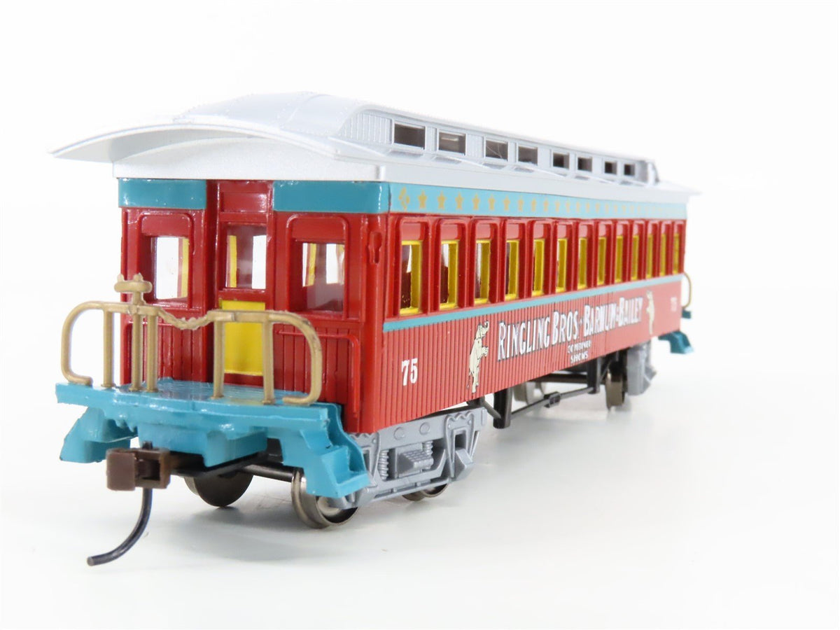 HO Bachmann Silver Series 16601 Ringling Bros Barnum &amp; Bailey Coach Passenger 75