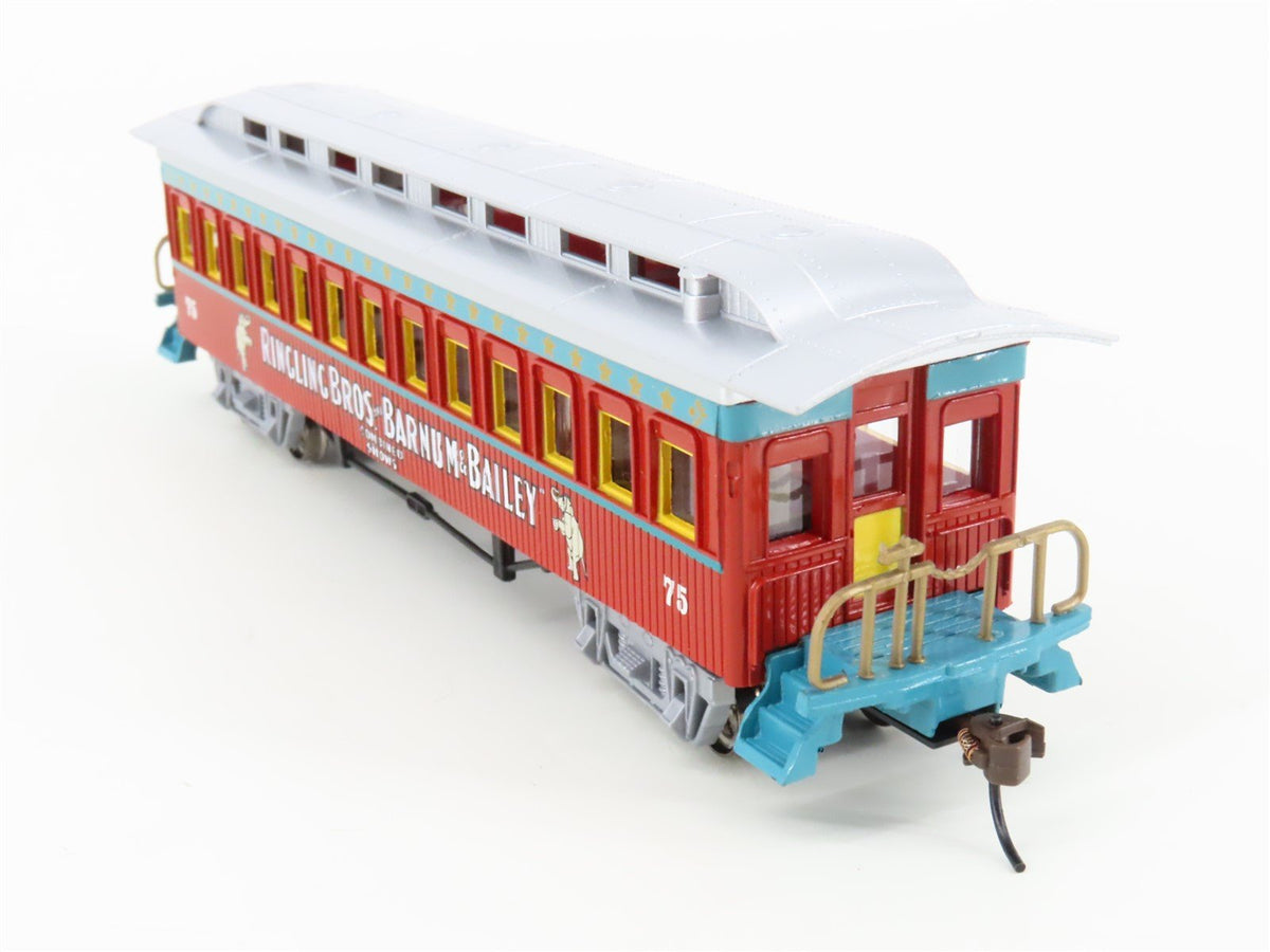 HO Bachmann Silver Series 16601 Ringling Bros Barnum &amp; Bailey Coach Passenger 75