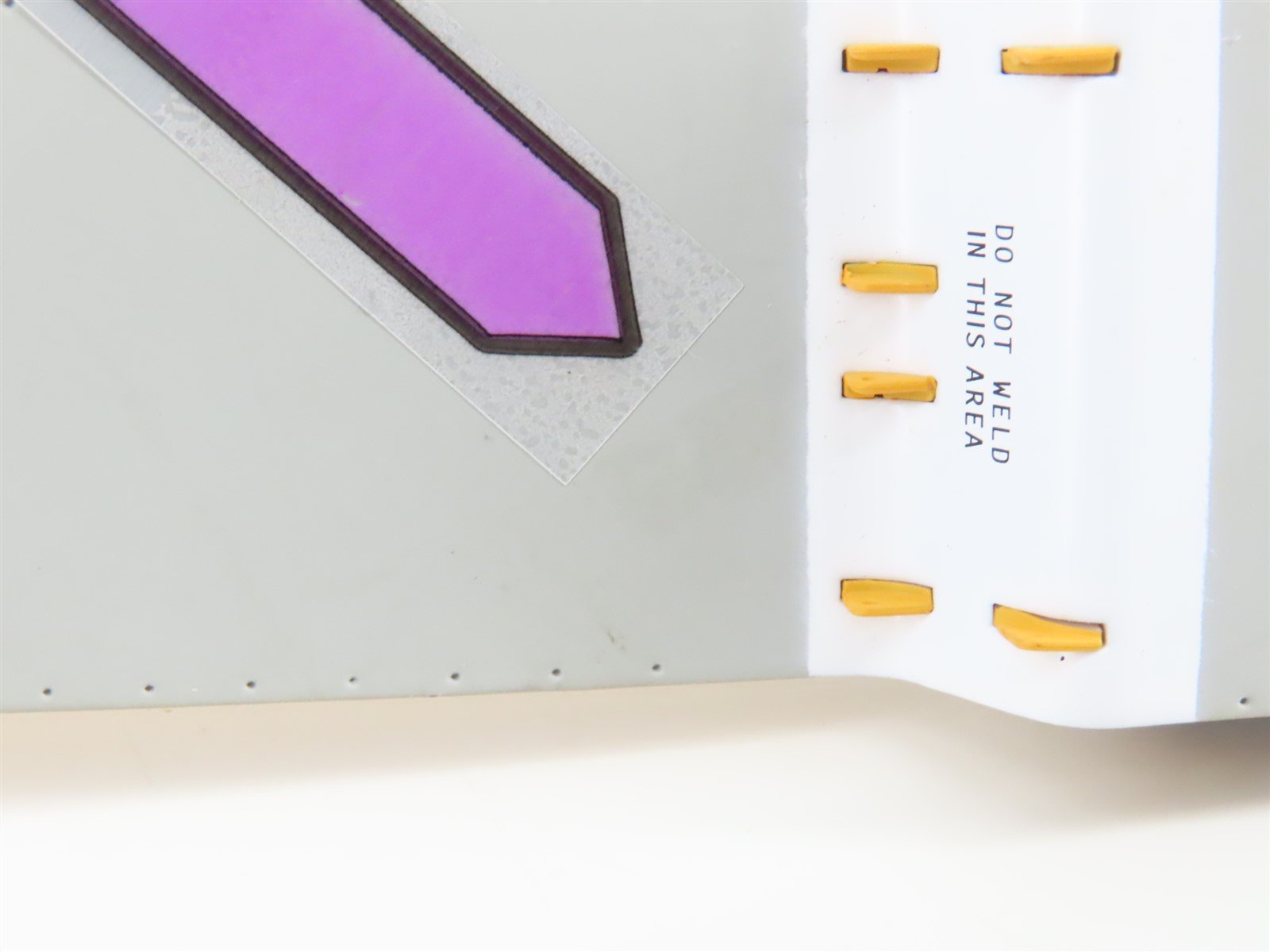 HO Walthers 932-5620 QTTX Trailer Train 81' Depressed Center Flat Car #130553