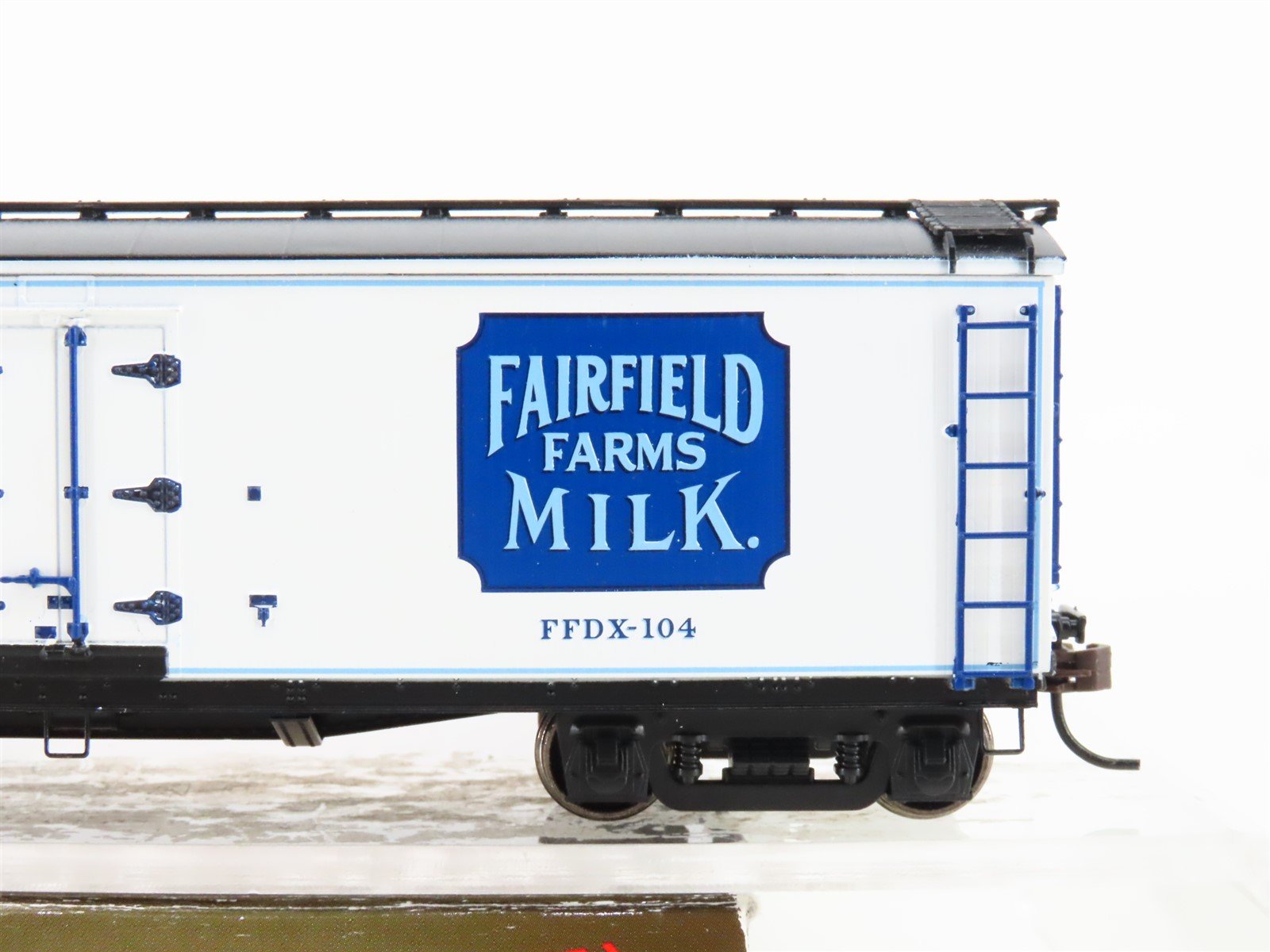 HO Roundhouse 84622 FFDX Fairfield Farms 