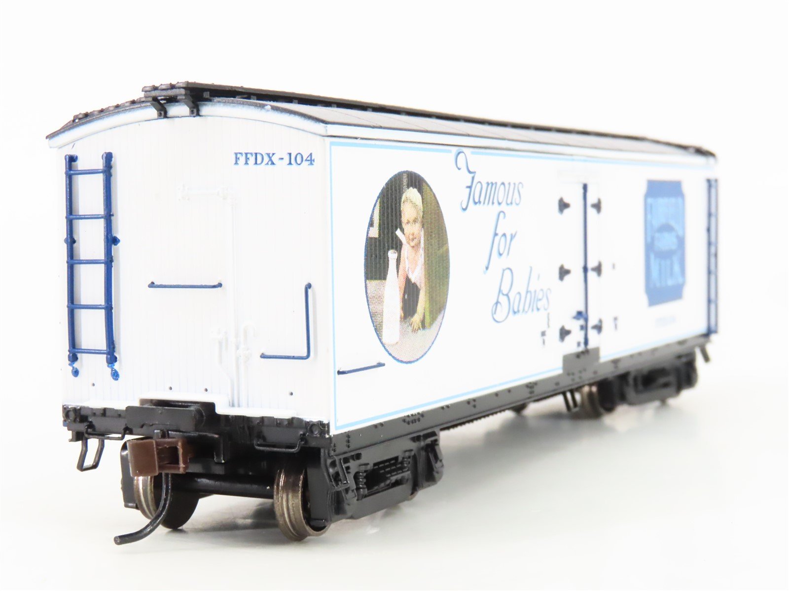 HO Roundhouse 84622 FFDX Fairfield Farms 