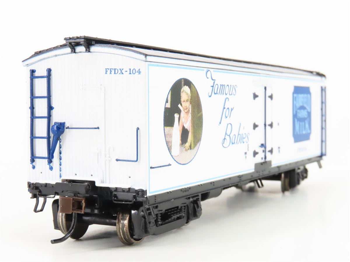 HO Roundhouse 84622 FFDX Fairfield Farms &quot;Famous Baby&quot; 40&#39; Wood Milk Car #104
