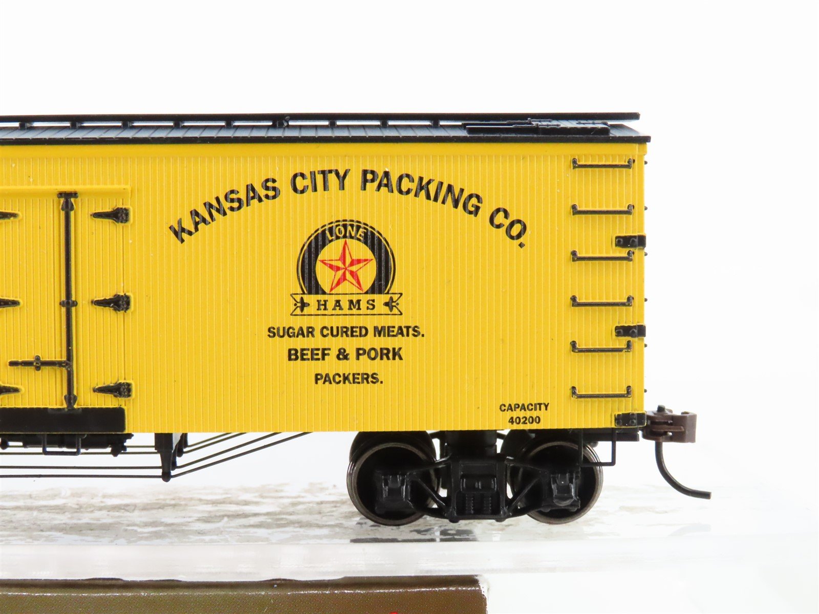 HO Scale Roundhouse 84149 CM&StP Kansas City Packing Co 36' Wood Reefer #10471
