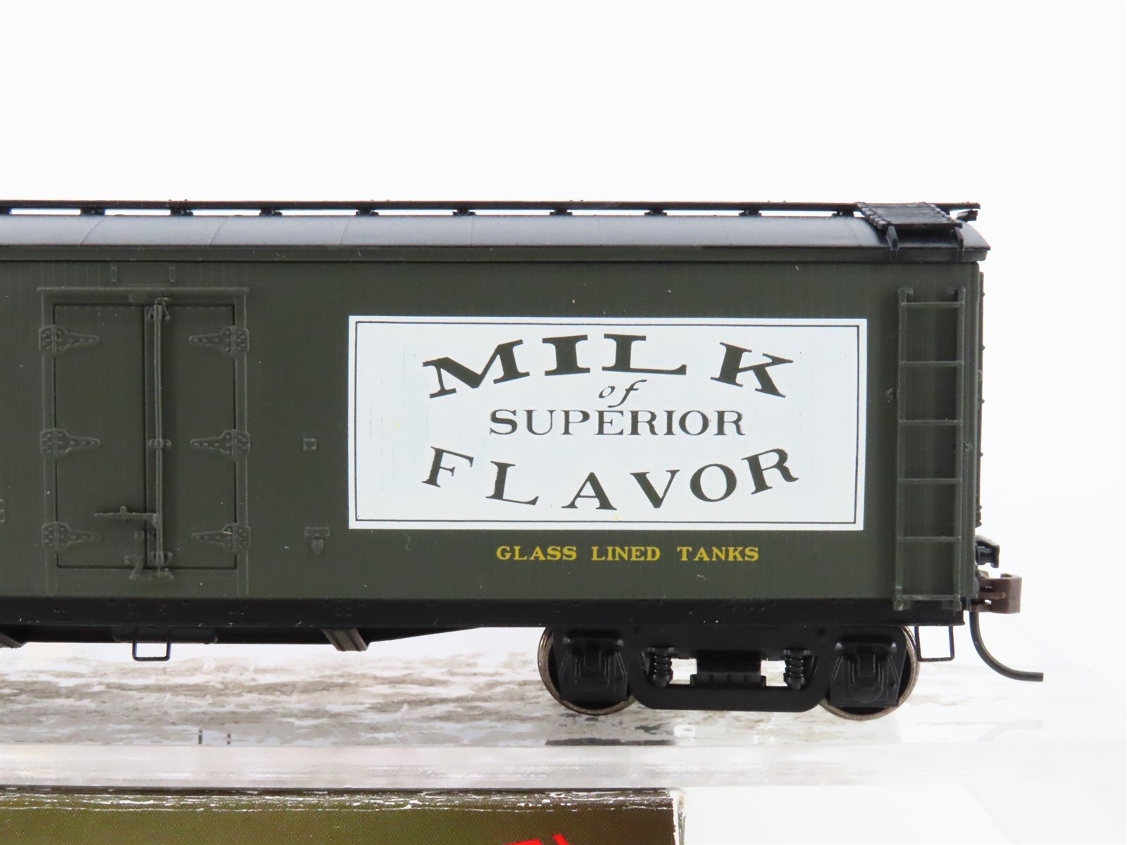 HO Scale Roundhouse 84605 BOWX Bowman Dairy 40' Wood Milk Car #117