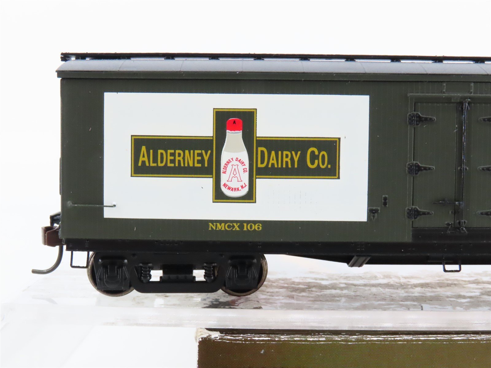 HO Scale Roundhouse 84602 NMCX Alderney Dairy 40' Wood Milk Car #106