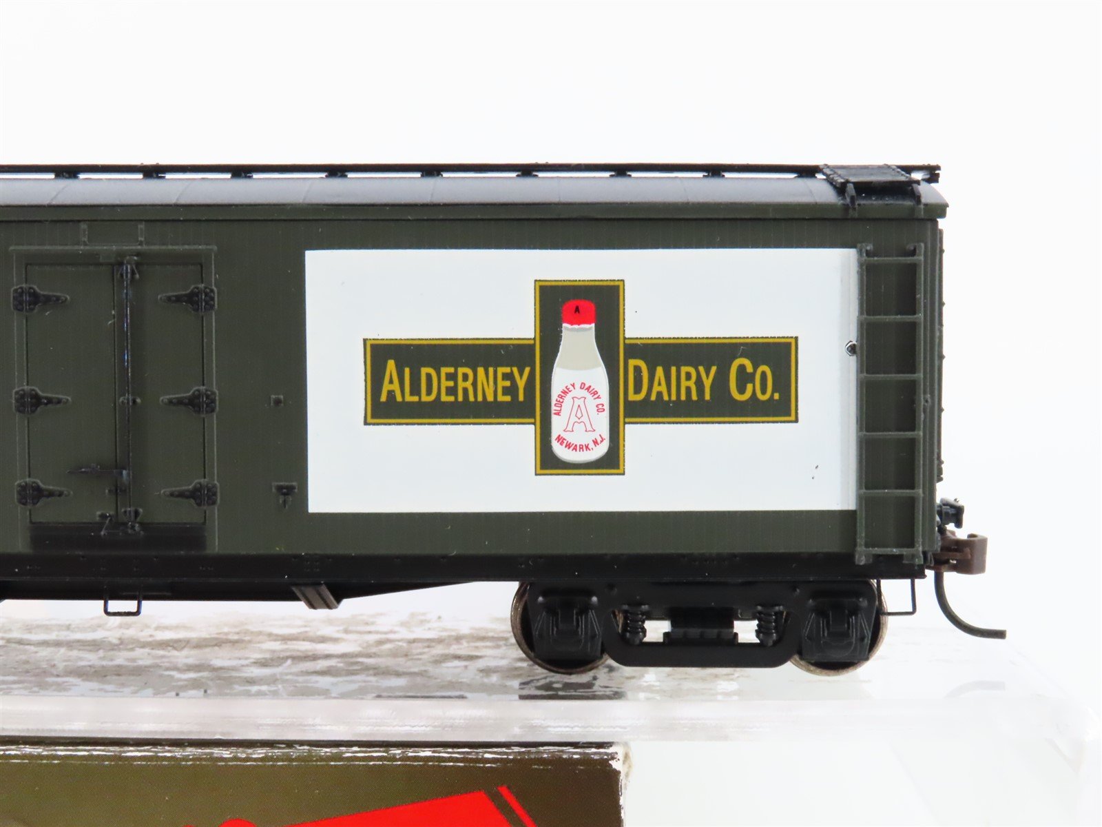 HO Scale Roundhouse 84602 NMCX Alderney Dairy 40' Wood Milk Car #106