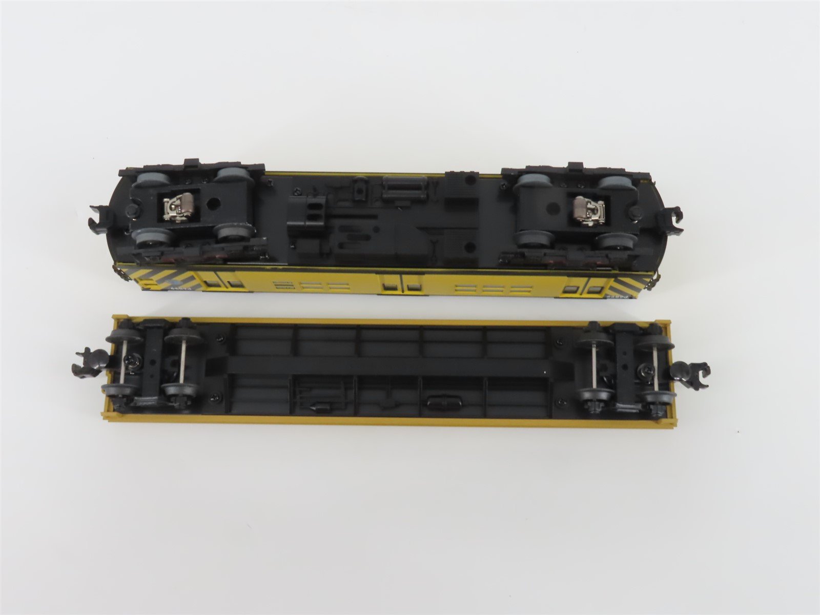 O Gauge 3-Rail MTH 20-98365 JTTX MTA Flat Car #941422 w/ Yellow R-17 Subway Car