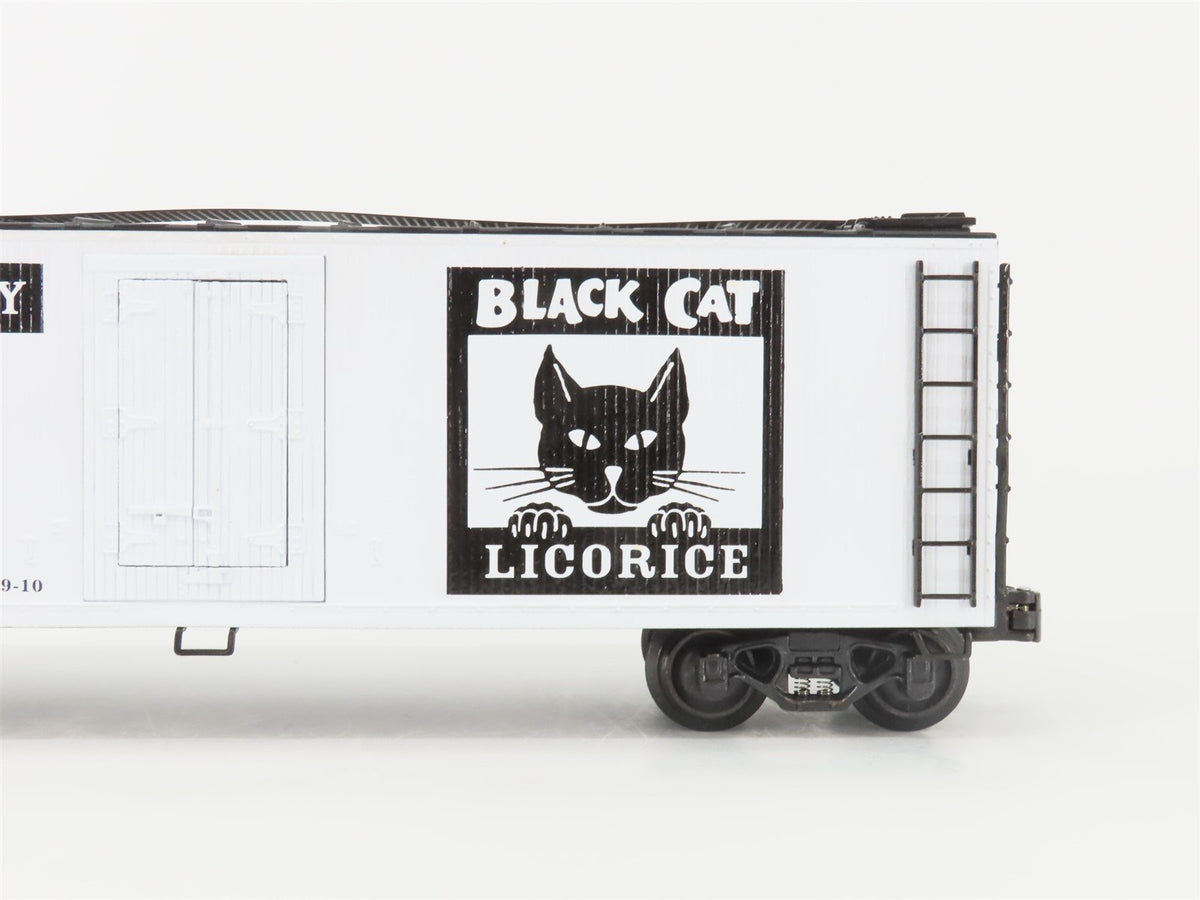 O Gauge 3-Rail K-Line K762-8029 BCCX Black Cat Candy Wood Sided Reefer #82570