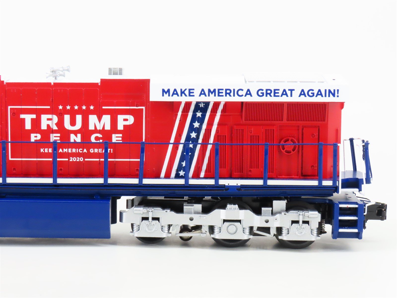 O 3-Rail MTH RailKing 30-20799-1 Donald J Trump 2020 ES44AC Diesel & Caboose Set