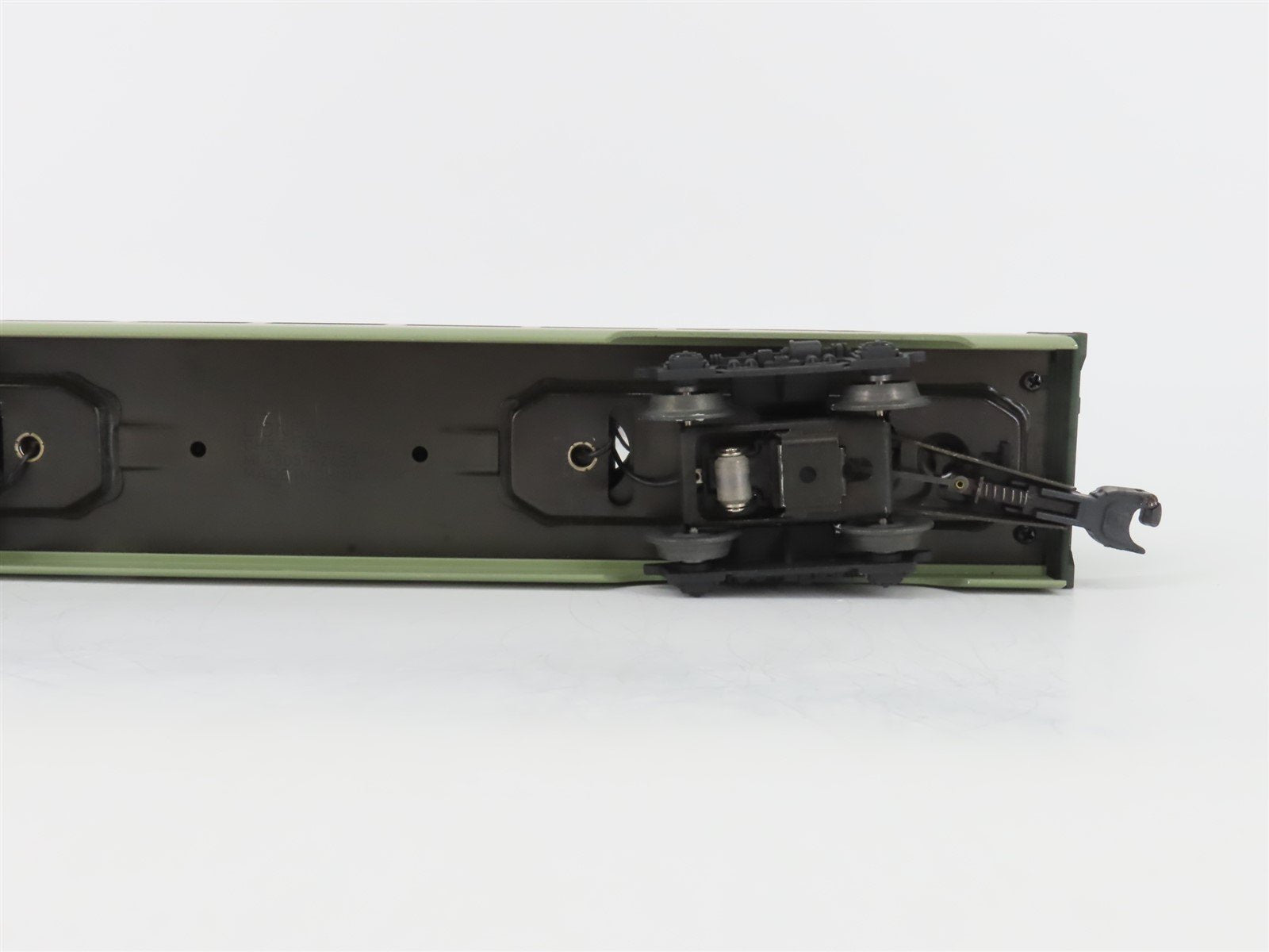 O Gauge 3-Rail Lionel 6-19170 NP Northern Pacific Vista Dome Coach Passenger