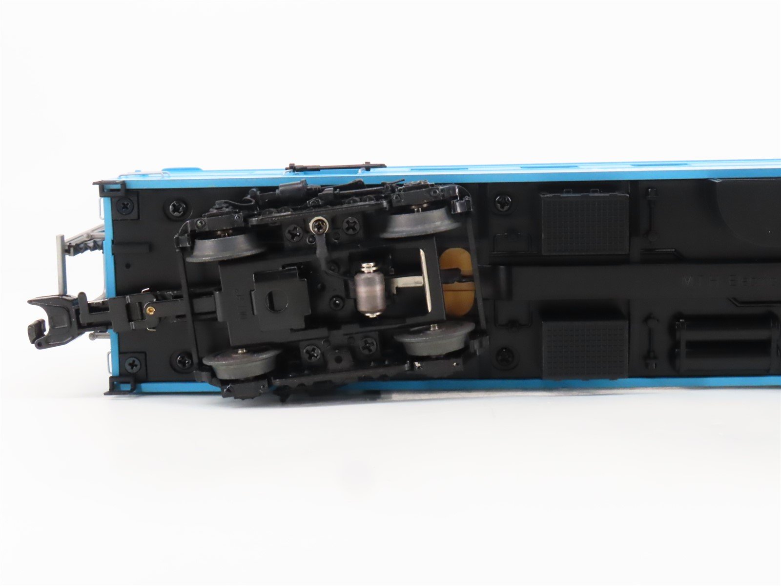 O Gauge 3-Rail MTH 20-2986A GECX GE Evolution 70' Streamlined RPO Passenger #90