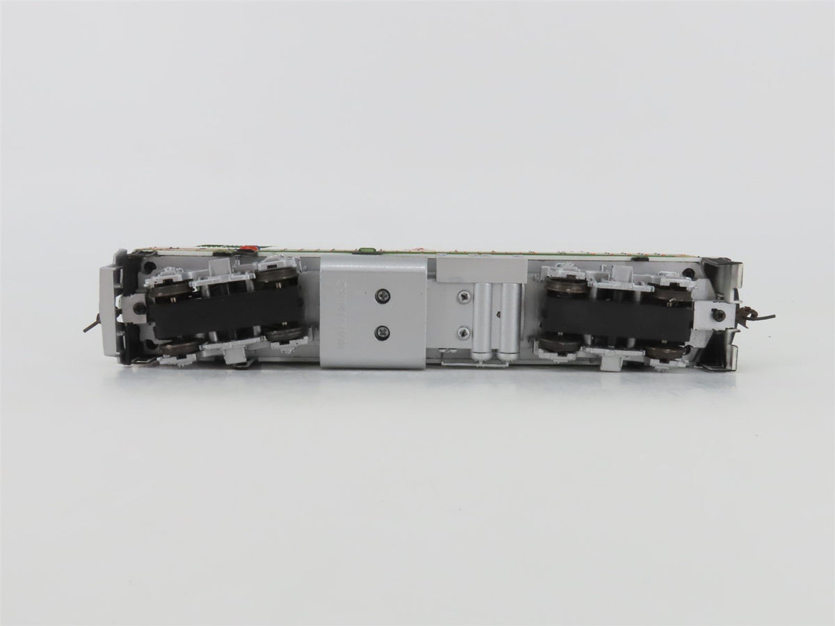 HO Scale Walthers Trainline 931-315 Tri-Rail EMD F40PH Diesel Locomotive #811