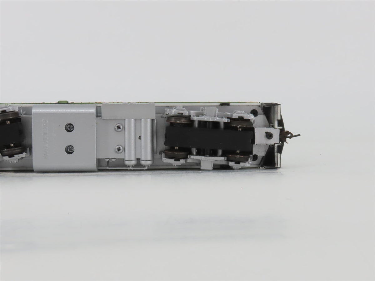HO Scale Walthers Trainline 931-315 Tri-Rail EMD F40PH Diesel Locomotive #811