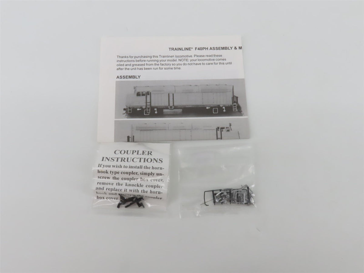 HO Scale Walthers Trainline 931-315 Tri-Rail EMD F40PH Diesel Locomotive #811