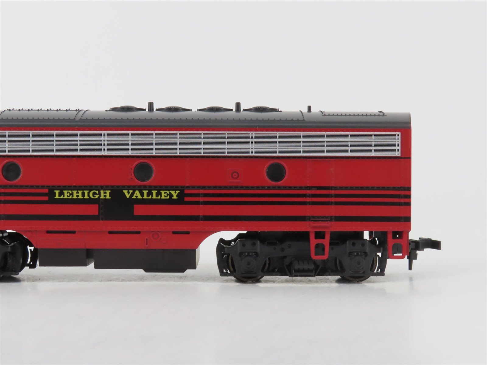 HO Scale Stewart/KATO 8411 LV Lehigh Valley EMD F3B Ph. IV Diesel Locomotive No#