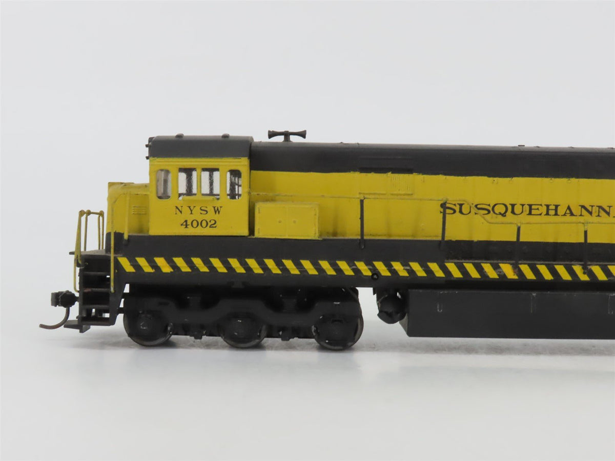HO Scale Athearn NYSW Susquehanna GE U30C Diesel Locomotive #4002 - Custom