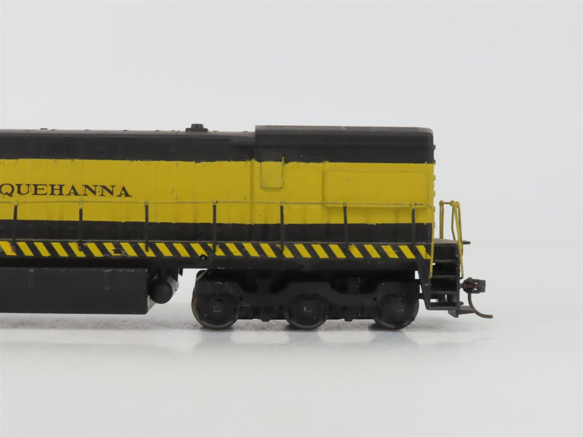 HO Scale Athearn NYSW Susquehanna GE U30C Diesel Locomotive #4002 - Custom