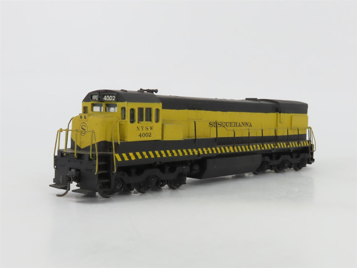 HO Scale Athearn NYSW Susquehanna GE U30C Diesel Locomotive #4002 - Custom