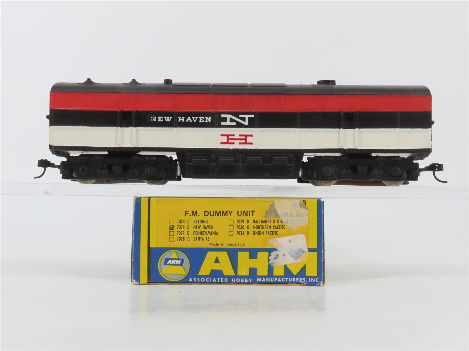 HO Scale AHM 7026D NH New Haven FM C-Liner B-Unit Diesel No# - Unpowered