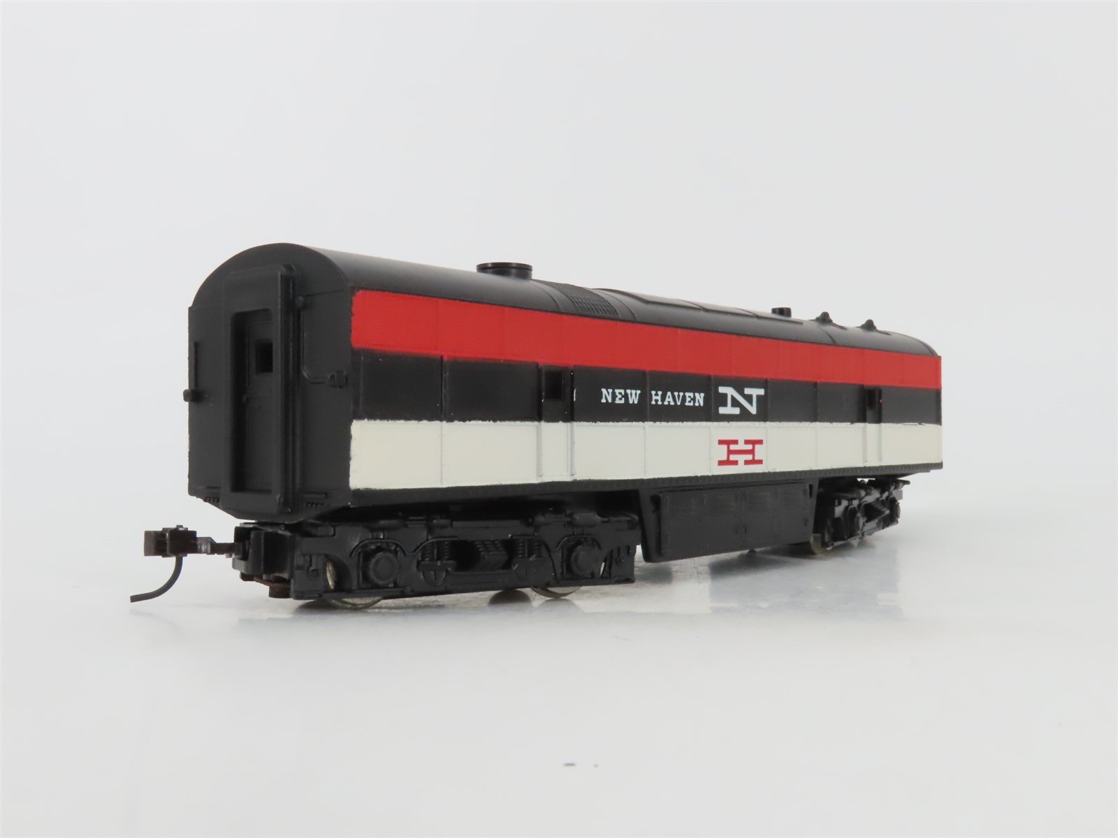 HO Scale AHM 7026D NH New Haven FM C-Liner B-Unit Diesel No# - Unpowered