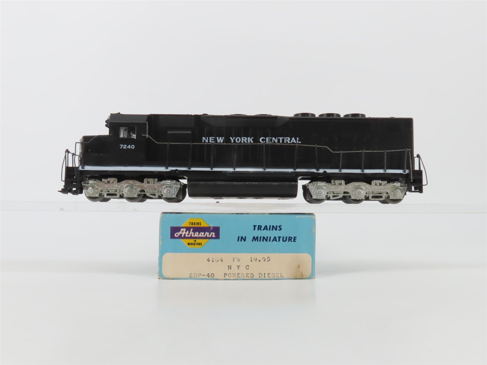 HO Scale Athearn 4104 NYC New York Central SDP40 Diesel Locomotive #7240
