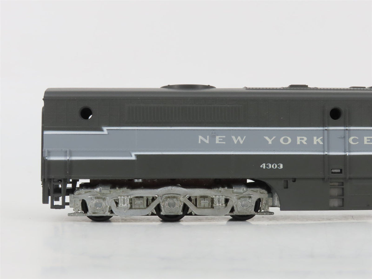 HO Scale Athearn 3363 NYC New York Central ALCO PB1 Diesel #4303 - Unpowered