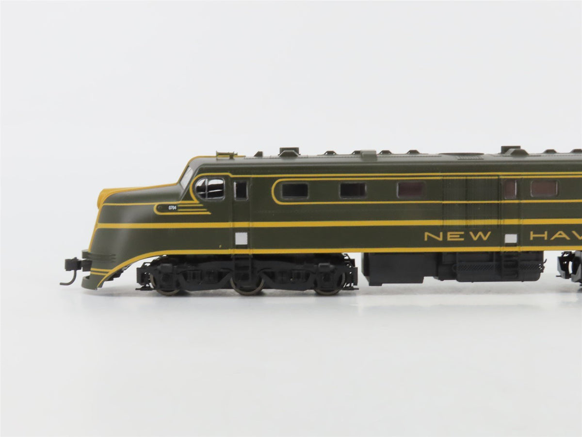 HO Scale Proto 1000 30574 NH New Haven ALCO DL-109 Diesel Locomotive #0704