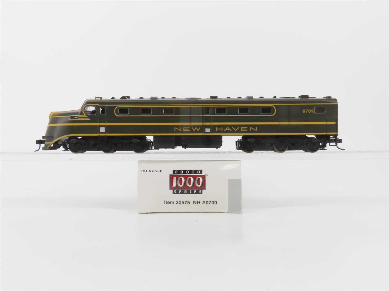 HO Scale Proto 1000 30575 NH New Haven ALCO DL-109 Diesel Locomotive #0709