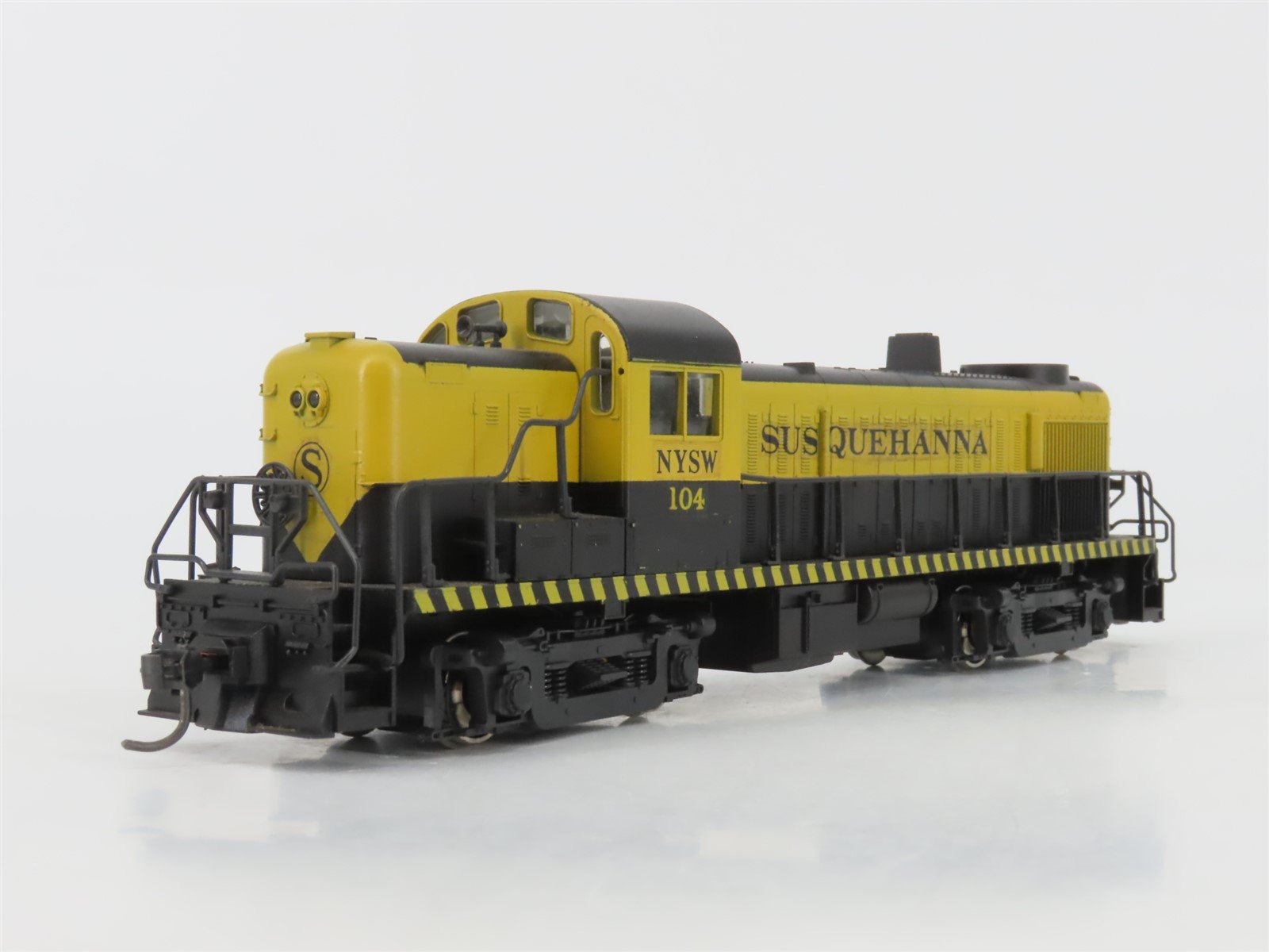HO Scale Atlas/KATO 7070 NYSW Susquehanna ALCO RS-3 Diesel #104 - Custom