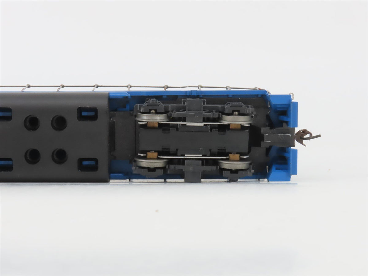 HO Scale Athearn CR Conrail EMD GP38 Diesel Locomotive #8276 - Unpowered