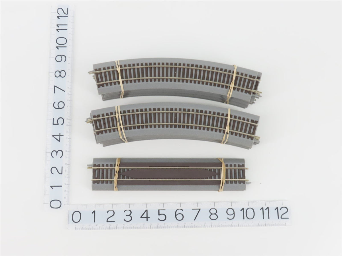 HO Scale Athearn GM2000 &quot;GM Parts&quot; GP38-2 Diesel Freight Train Set