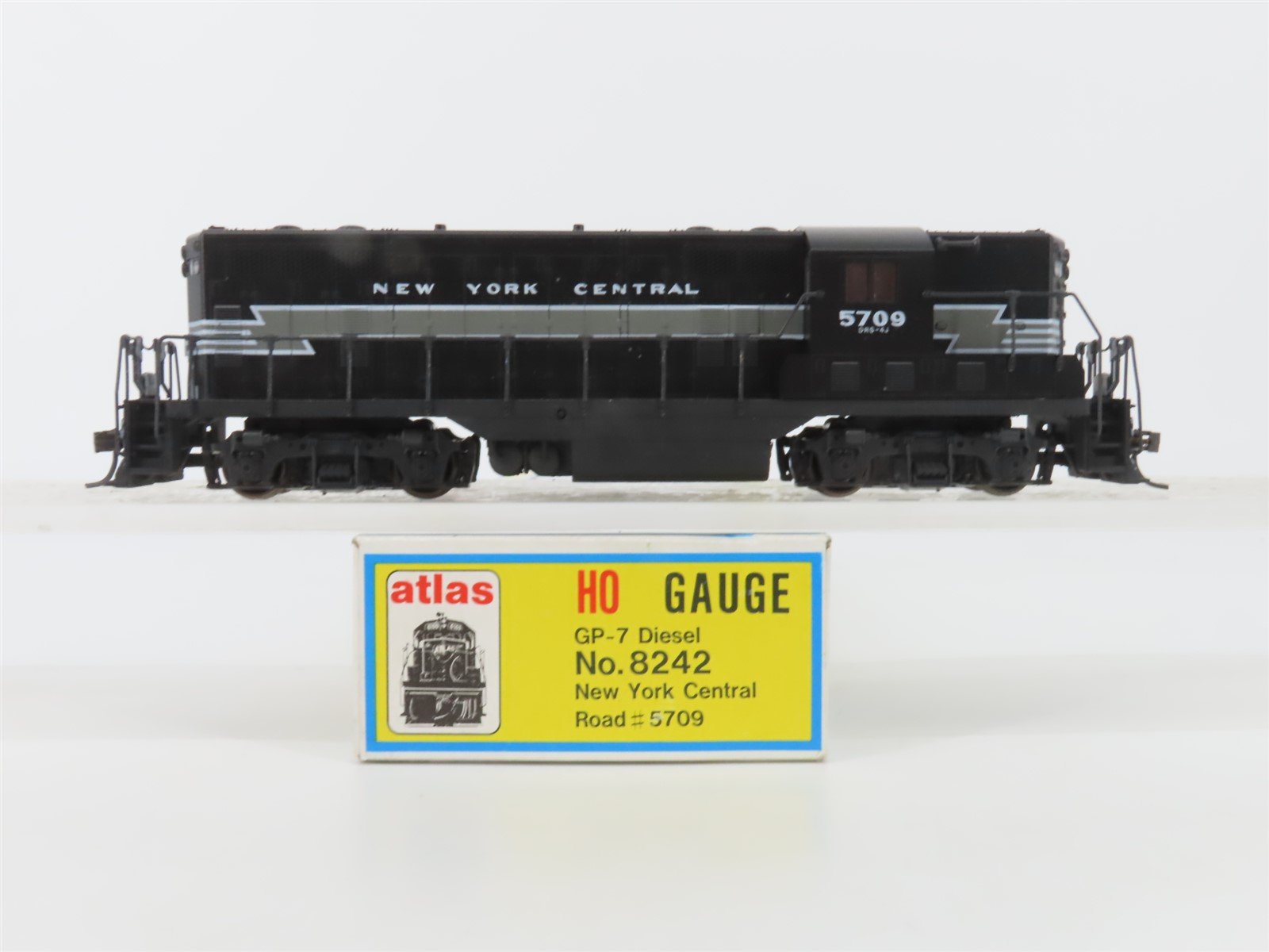 HO Scale Atlas/KATO 8242 NYC New York Central EMD GP7 Diesel #5709