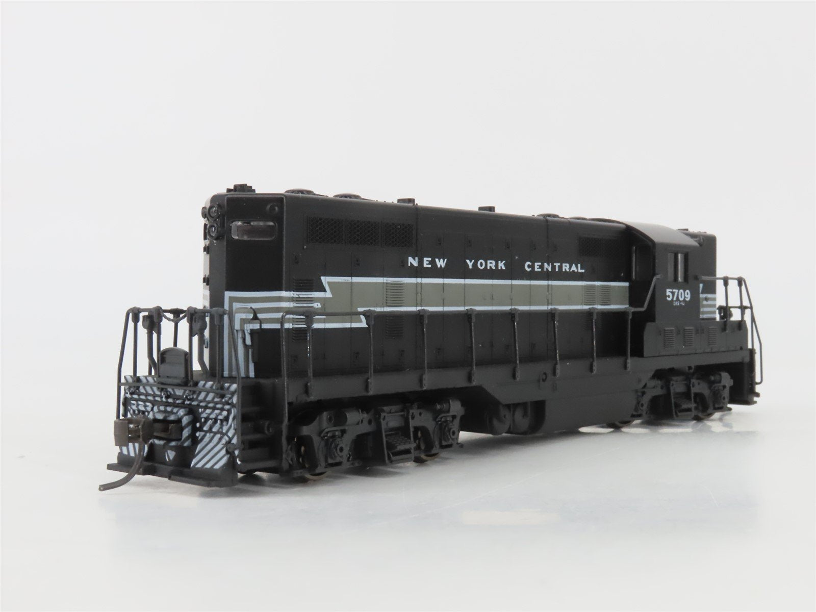 HO Scale Atlas/KATO 8242 NYC New York Central EMD GP7 Diesel #5709