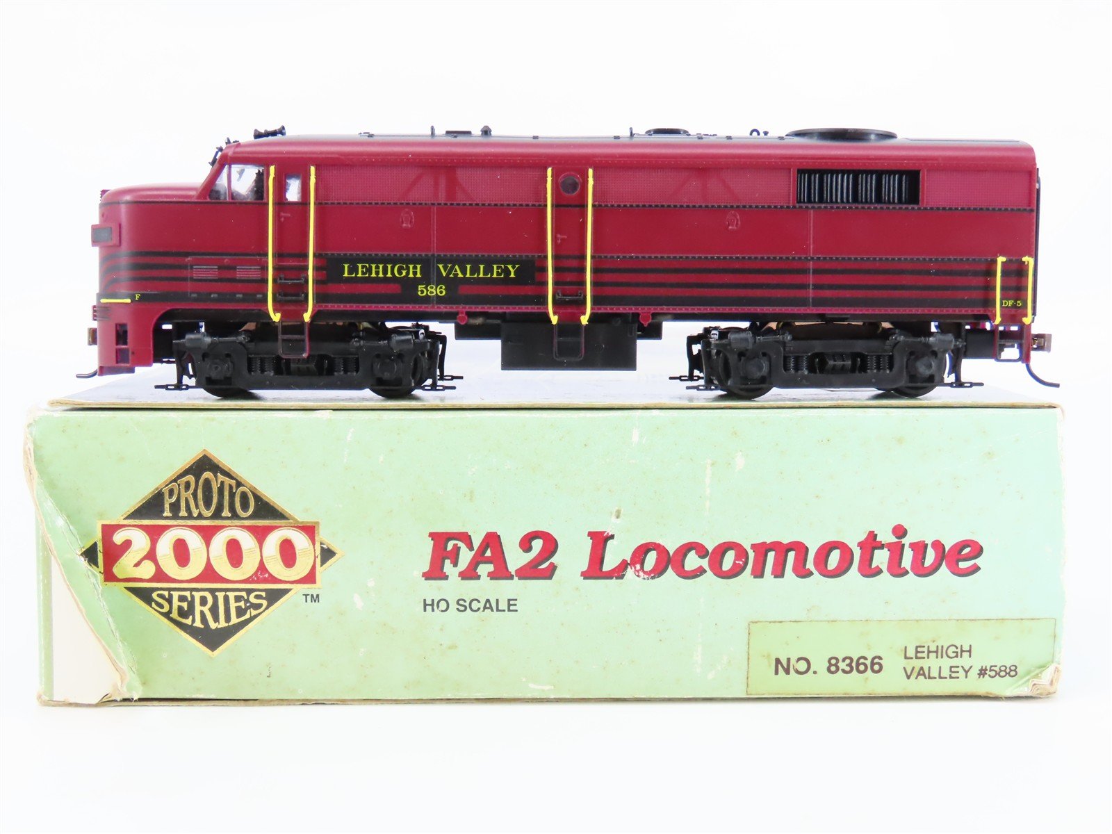 HO Scale Proto 2000 8366 LV Lehigh Valley FA2 Diesel Locomotive #586
