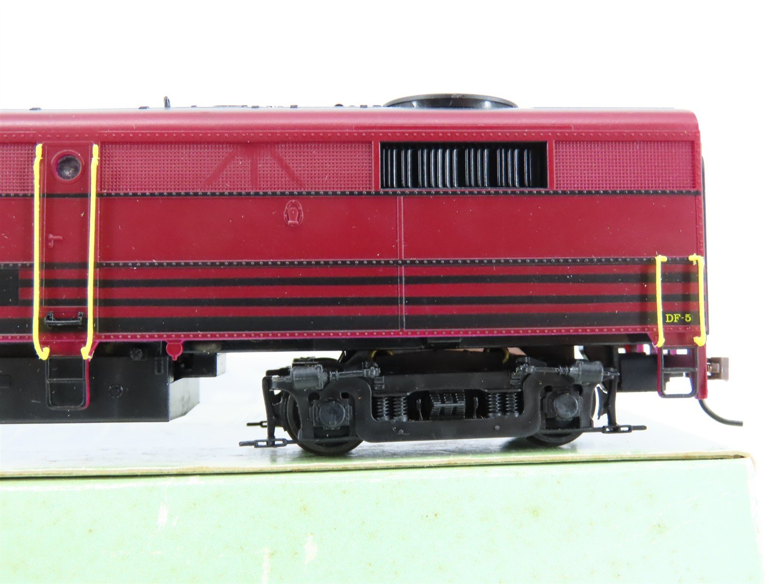 HO Scale Proto 2000 8366 LV Lehigh Valley FA2 Diesel Locomotive #586