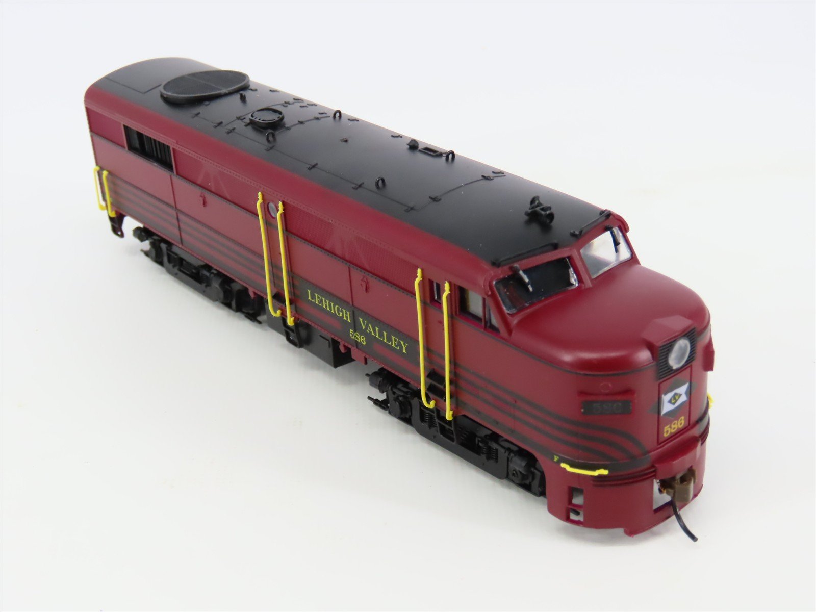 HO Scale Proto 2000 8366 LV Lehigh Valley FA2 Diesel Locomotive #586