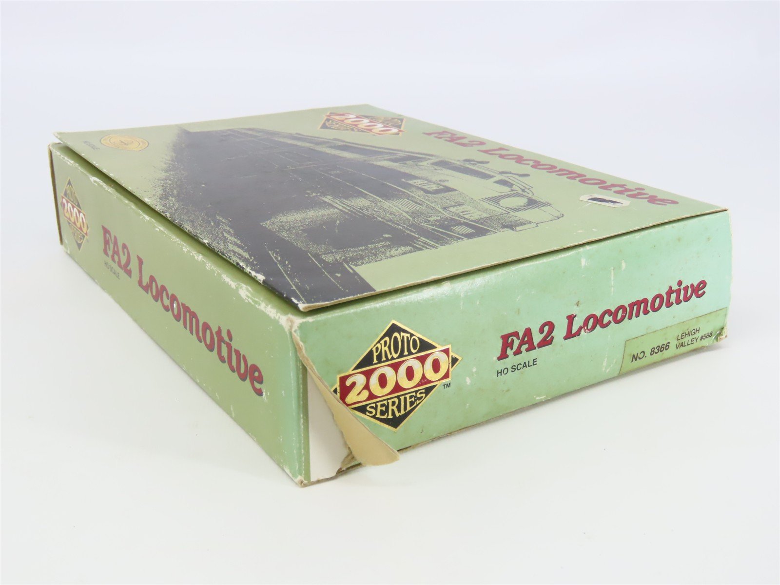 HO Scale Proto 2000 8366 LV Lehigh Valley FA2 Diesel Locomotive #586