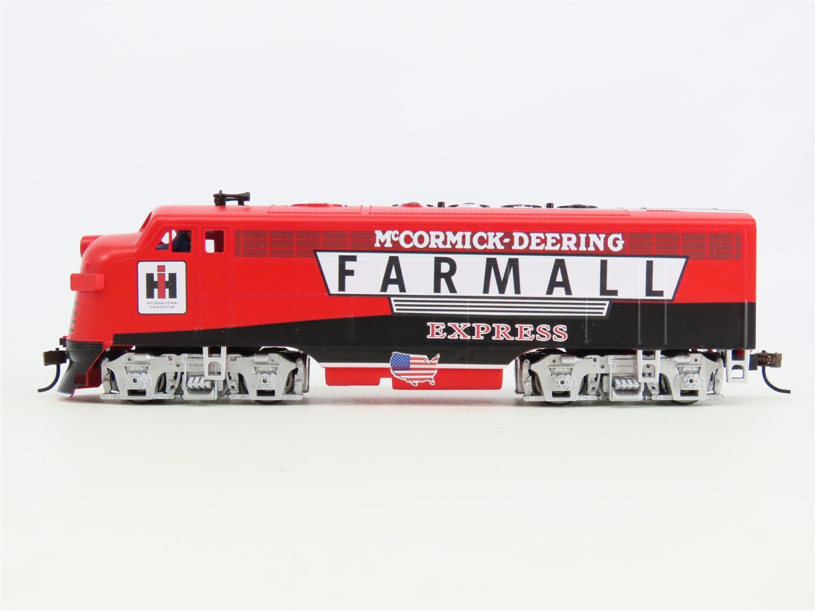 HO Scale Bachmann Hathaway Farmall Express F7A Diesel Locomotive