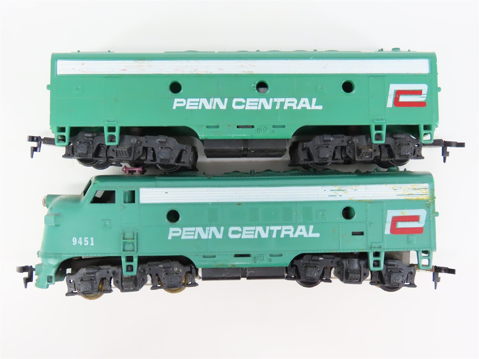 HO Scale Mantua/Tyco PC Penn Central F7 A/B Diesel Locomotive Set