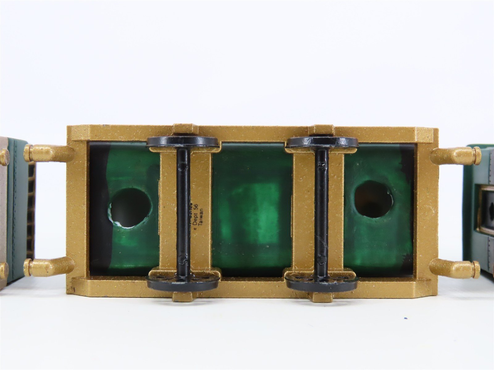 Department 56 5573-3 The Flying Scot 4-Piece Steam Train Set