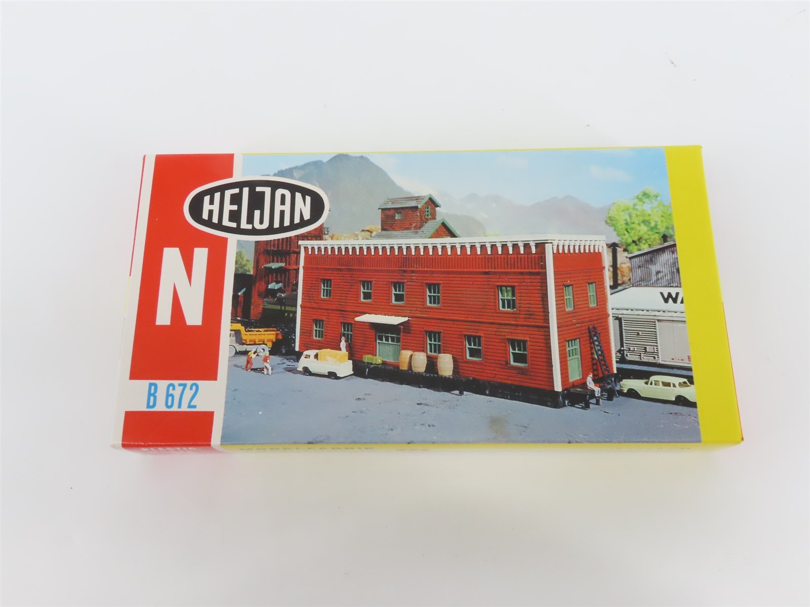 N Scale Heljan Kit B672 Furniture Factory - SEALED