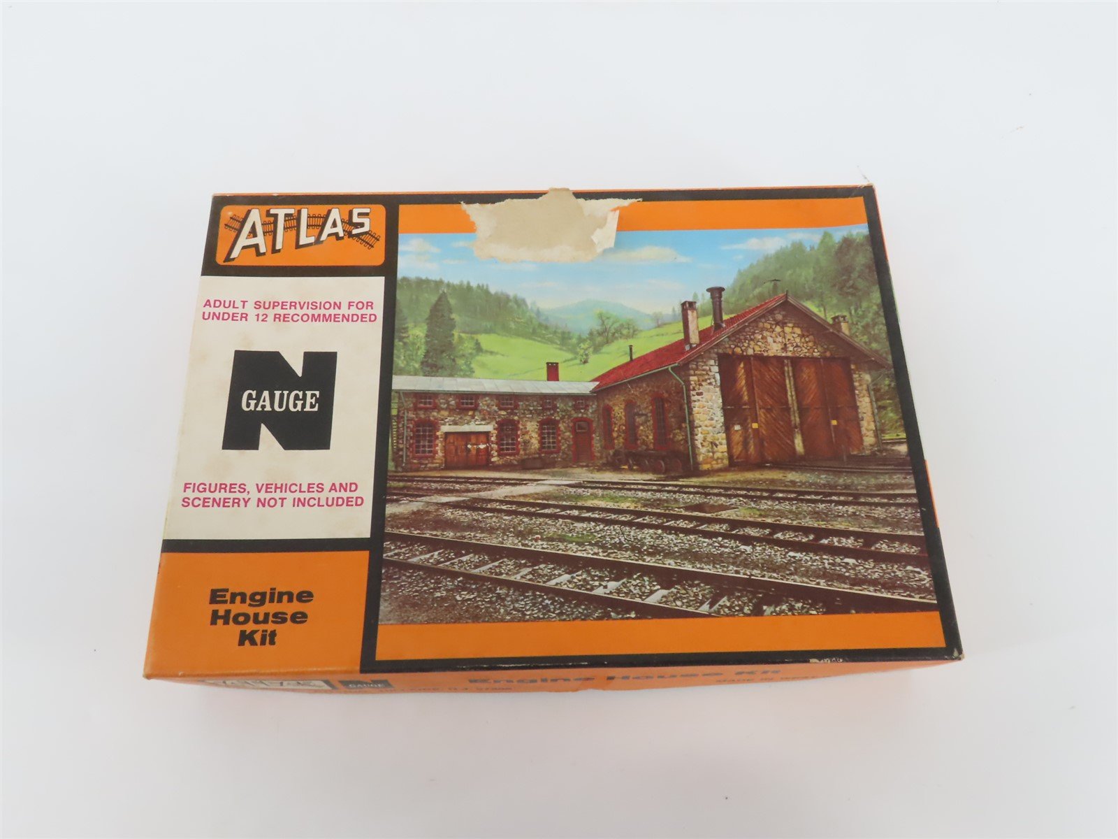 N 1/160 Scale Atlas Plastic Kit 2881 Engine House