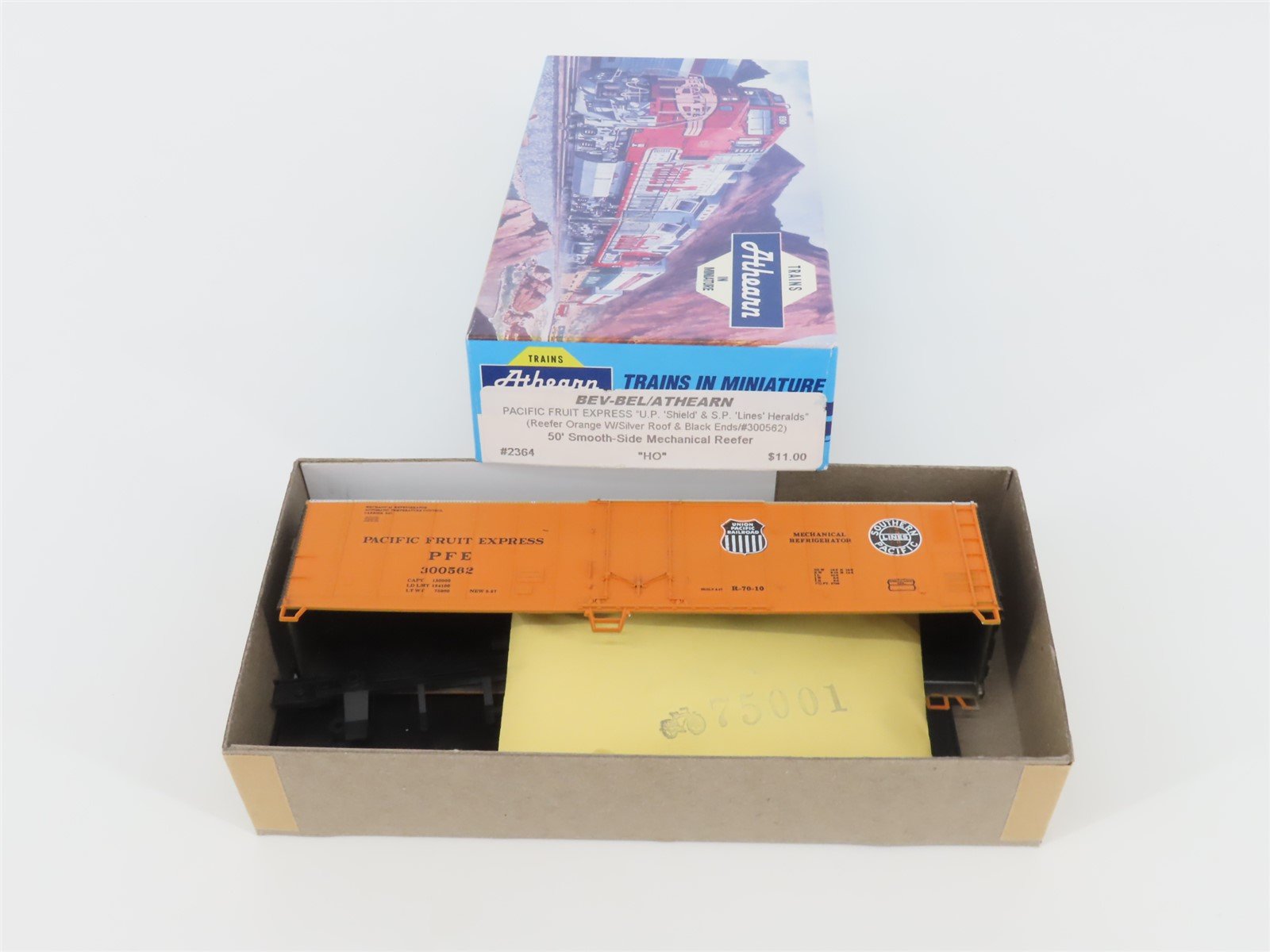HO Athearn Bev-Bel Kit 2364 UP SP PFE Pacific Fruit Express Mech. Reefer 300562