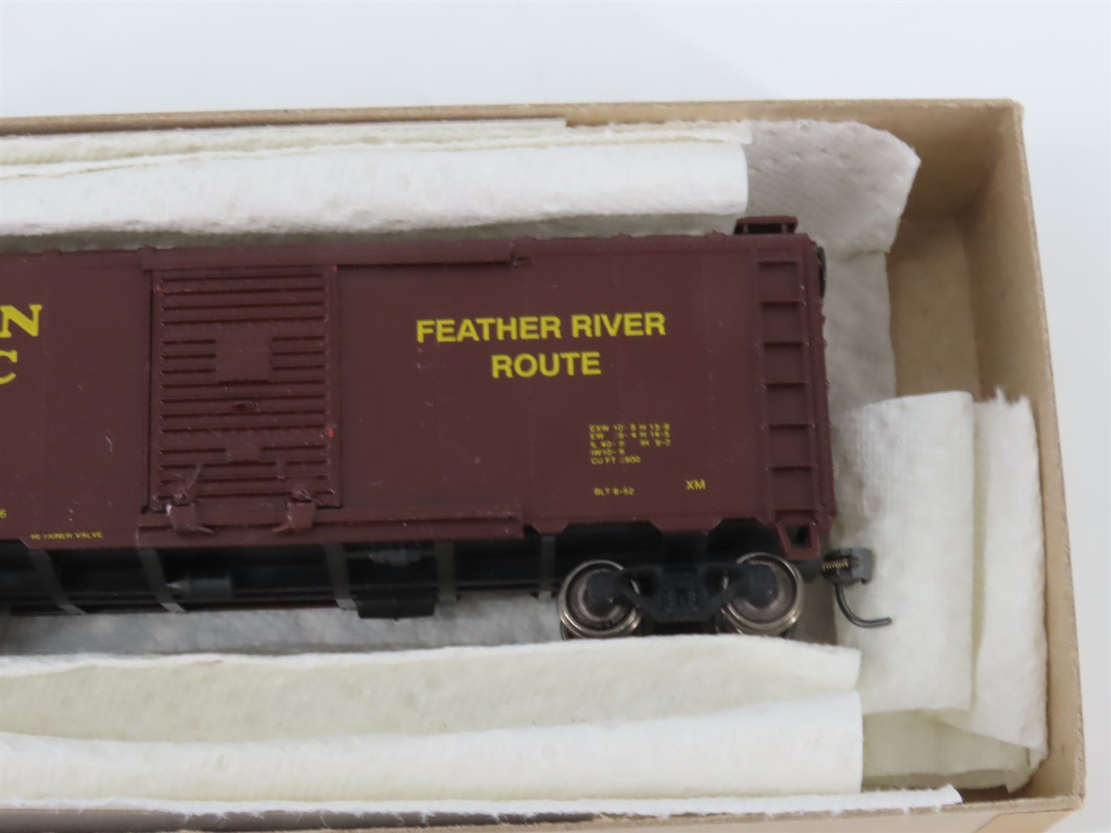 HO Scale Athearn Bev-Bel 1484-1 WP Feather River Route 40' Box Car #20120