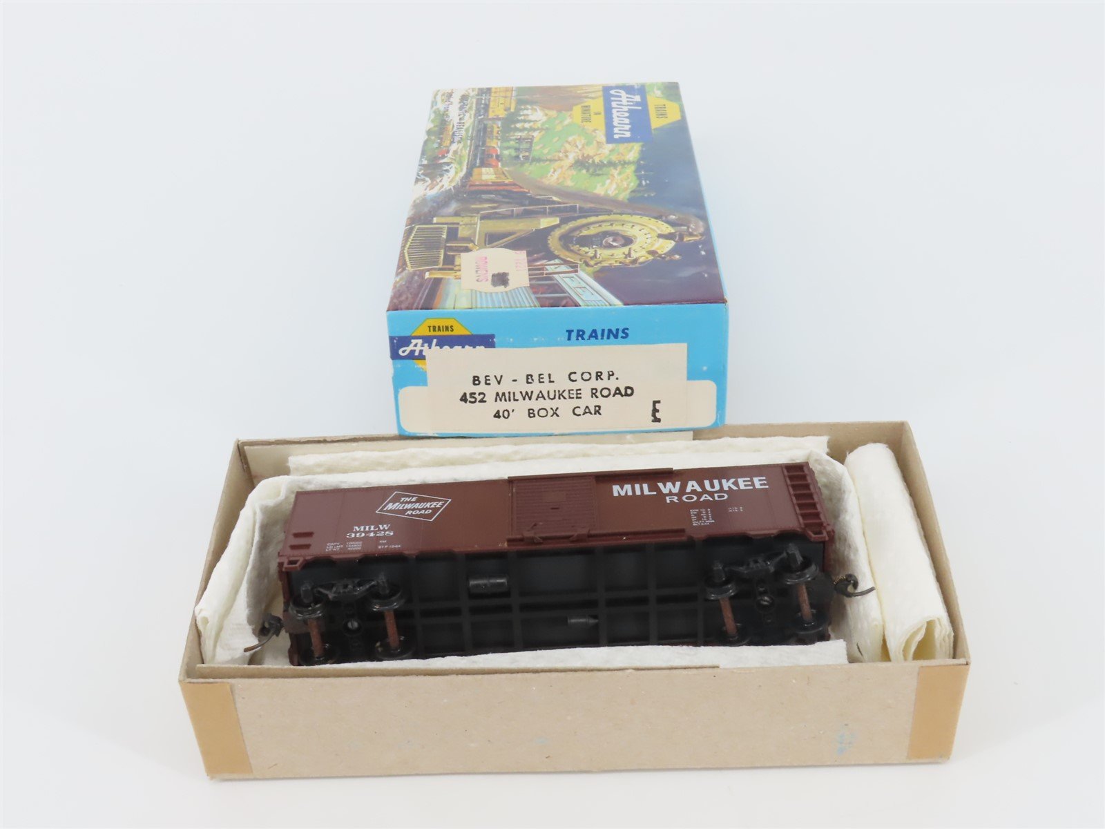 HO Scale Athearn Bev-Bel 452 MILW Milwaukee Road 40' Box Car #39428
