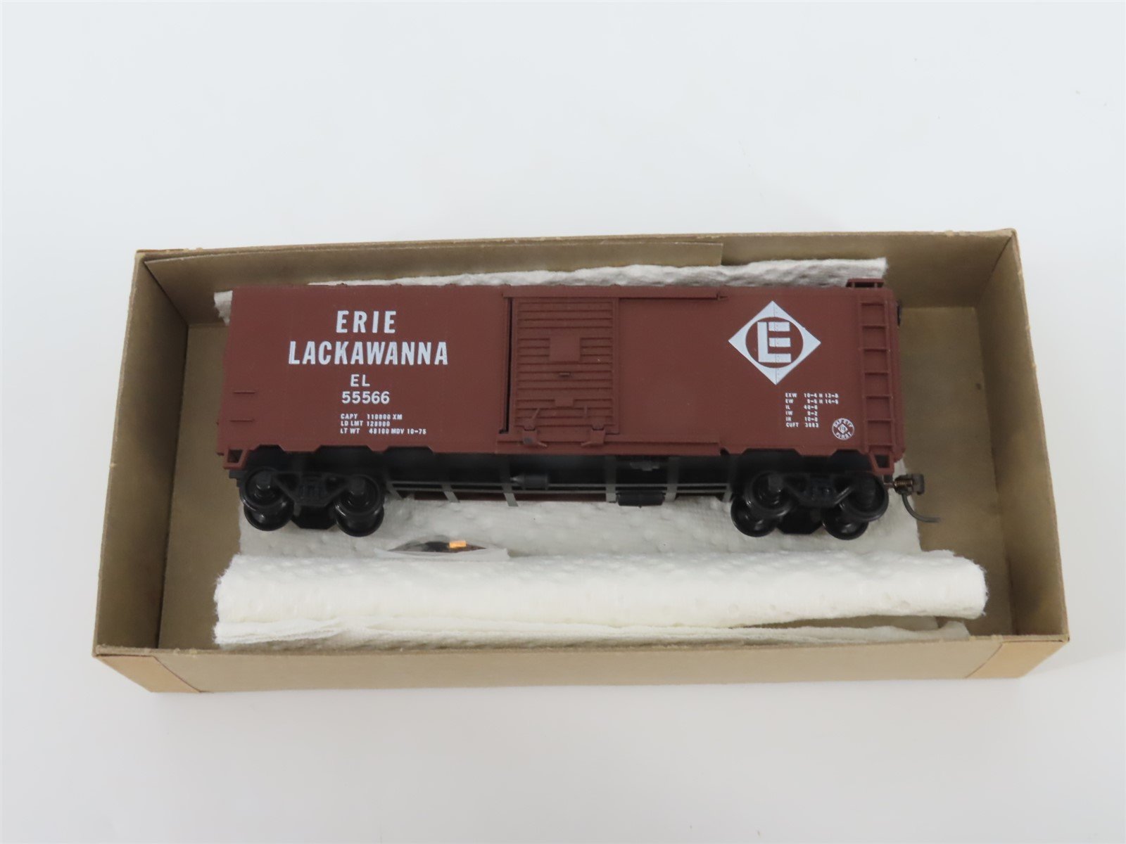 HO Scale Athearn Rail Runner 1 EL Erie Lackawanna 40' Box Car #55566
