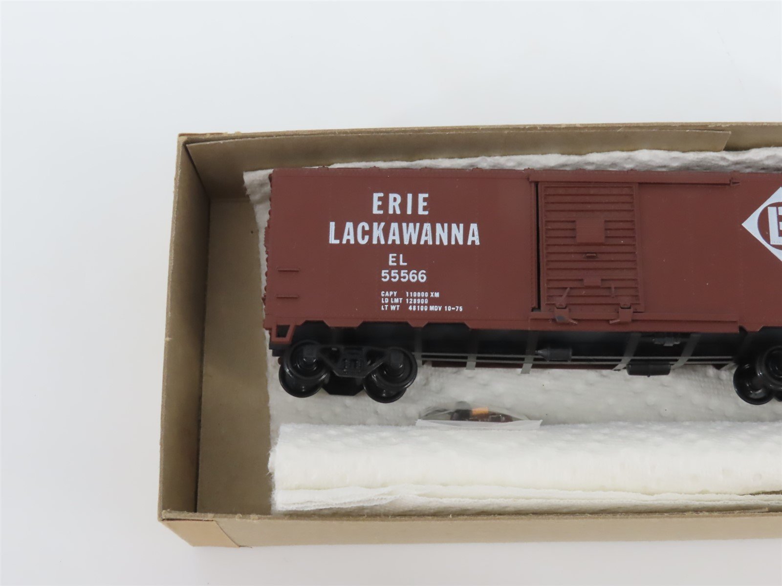 HO Scale Athearn Rail Runner 1 EL Erie Lackawanna 40' Box Car #55566